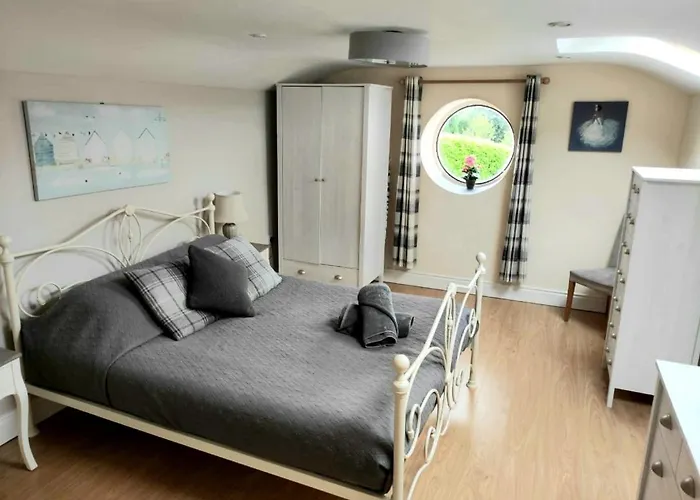 The Coach House Douglas קורק